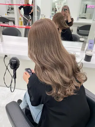 ロング カラー ラベンダー💜 グレージュ🩶のヘアスタイル