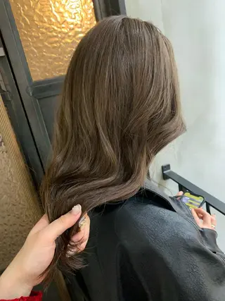 カラー ヘアアレンジ 本間 結衣のヘアスタイル