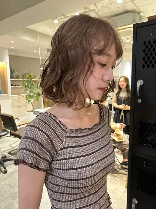 ミディアム 薄暮 マツイ　レンのヘアスタイル