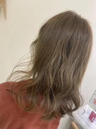 セミロング カラー 銀座メンズ専門🖤 叶奈々のヘアスタイル