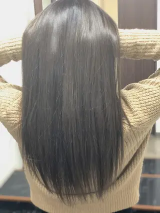 ロング カラー ヤナ マネージャーのヘアスタイル