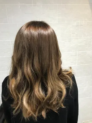 セミロング カラー shi hoのヘアスタイル