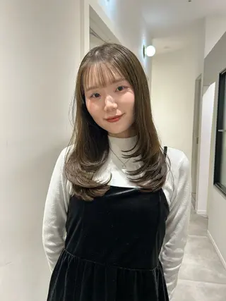 セミロング カラー オリーブベージュ/ ブリーチなし透明感のヘアスタイル