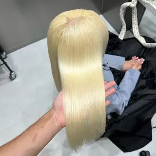 セミロング カラー 💫艶ハイトーン×髪 質改善💫リュウトのヘアスタイル