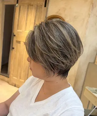 ショート カラー ショート/レイヤー/ ヘアセットのヘアスタイル