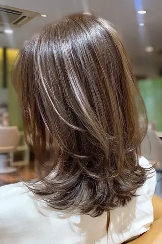 ミディアム カラー 細川 明子のヘアスタイル