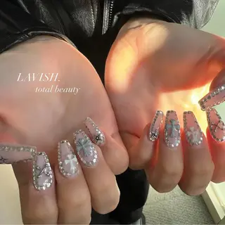 ネイル LAVISH 大和店 emi・:*+のネイルデザイン