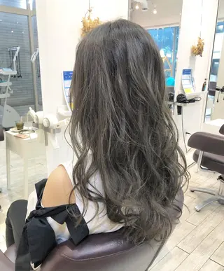 ロング カラー 中村 よしひでのヘアスタイル