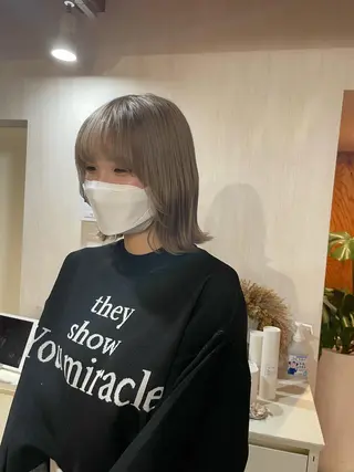 ミディアム 伊藤 友香のヘアスタイル