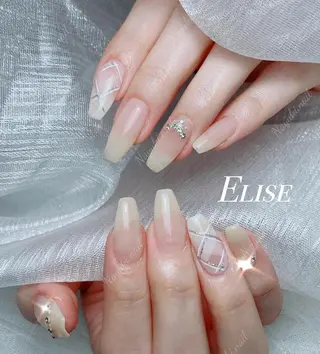 ネイル 🦋 Queenieのネイルデザイン