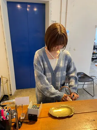 ショート カラー MIOベージュカラー 柔らかいカラーのヘアスタイル