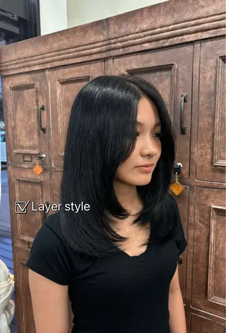 ミディアム ウエチ モモカのヘアスタイル