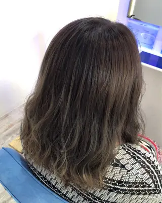ミディアム カラー 白井 つづりのヘアスタイル