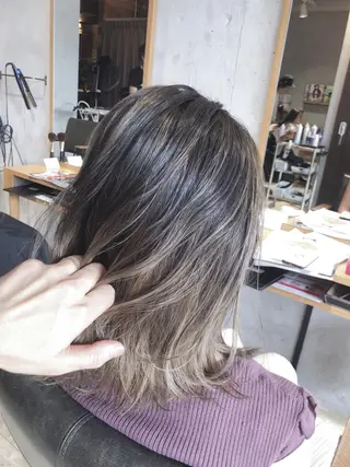 ミディアム REVE 美容室のヘアスタイル