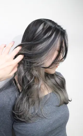 ロング カラー AKO .のヘアスタイル