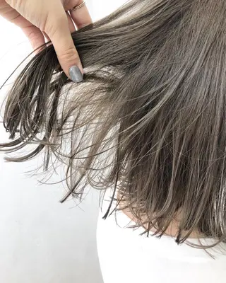 ミディアム ブリーチカラーレイヤ ーカット🦋annaのヘアスタイル