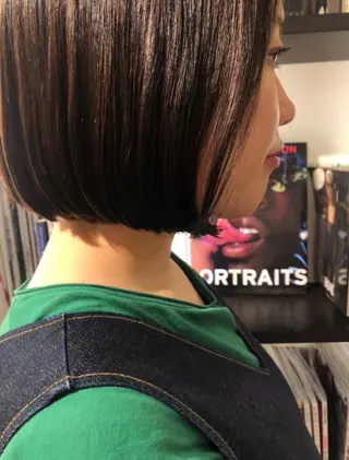 ショート カラー 齋藤 真子のヘアスタイル