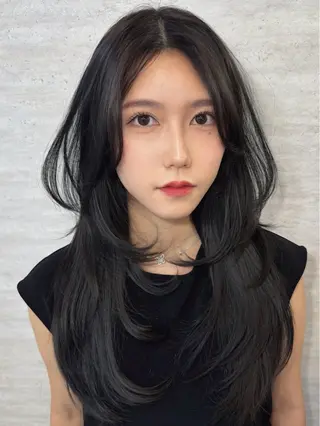 ロング カラー ヘアアレンジ 韓国レイヤーカット/ 儚げカラーチナツのヘアスタイル