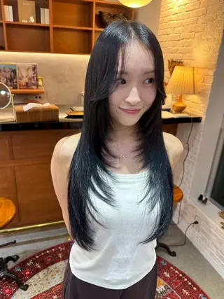 ロング カラー 透け感カラー/ momo🦕のヘアスタイル