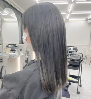 ミディアム 透明感オリーブ🫒/ ブリーチなしWカラーのヘアスタイル