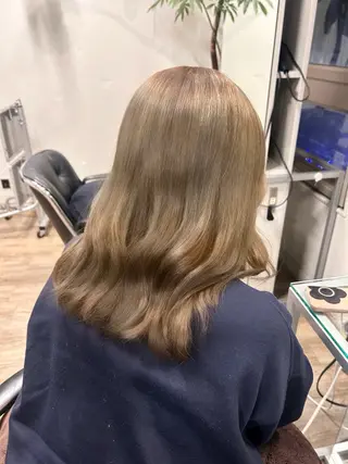 セミロング ヨシタニ ヒナタのヘアスタイル