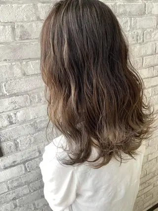 セミロング カラー Oopsレイヤー 加藤澄都のヘアスタイル