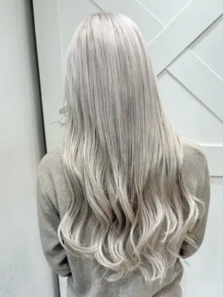 ロング カラー ハイトーンカラー シールエクステのヘアスタイル