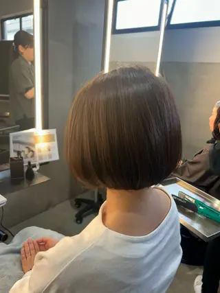ミディアム カラー 艶カラー/ベージュ/ ショート/安岡哲兵のヘアスタイル