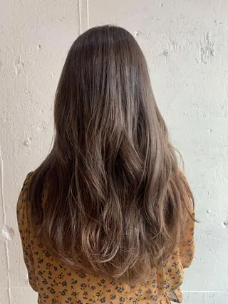 ロング カラー EIGHT 中川原 菜々子のヘアスタイル
