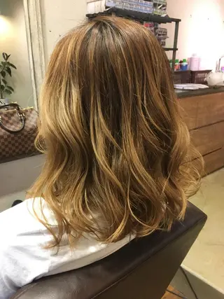 セミロング ハイトーン得意😍 Lumiereのヘアスタイル