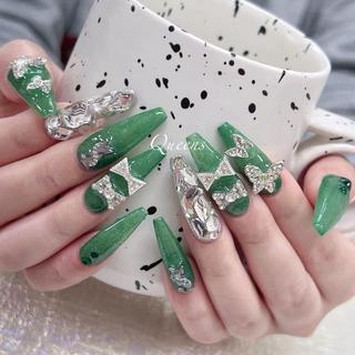 ネイル Queens テイのネイルデザイン