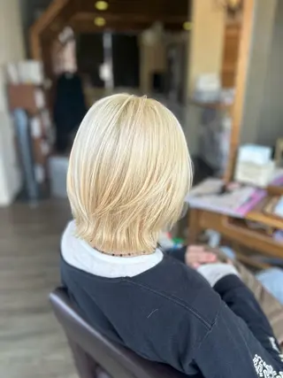ミディアム カラー 井上 花音のヘアスタイル