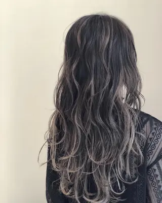 ロング カラー 齋藤 佳以のヘアスタイル