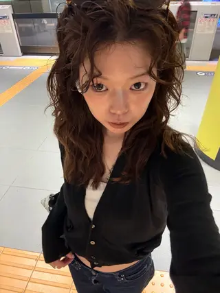 セミロング レイヤーカット\ウル フ　chinatsuのヘアスタイル