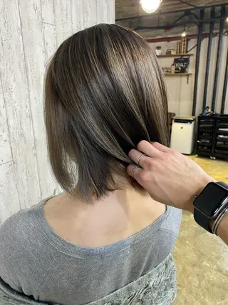 セミロング カラー マツエク・マツパ 勝河 怜楊のヘアスタイル