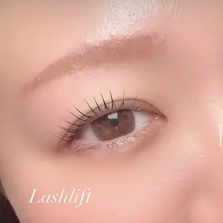 マツエク・マツパ 小林 束紗のネイルデザイン