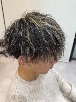 ショート カラー パーマ メンズ 松ヶ迫 珠里のヘアスタイル