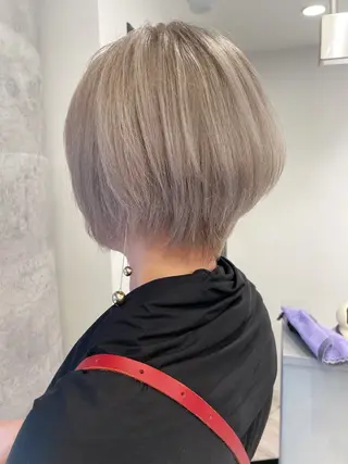 ショート カラー Loob.TOKYO YUUNAのヘアスタイル