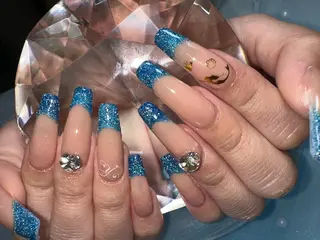 ミディアム YOKOSUKA NAILS💅✨のネイルデザイン