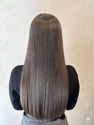 ロング 透明感カラー特化若山 結愛のヘアスタイル