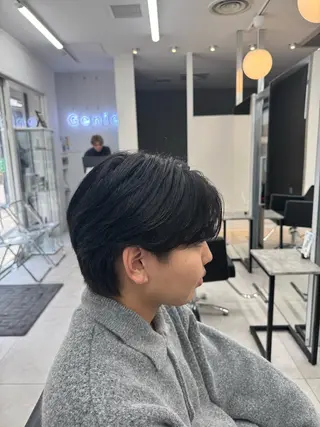 メンズ 赤み消し／アッシュ系 ／ダウンパーマ／優斗のヘアスタイル