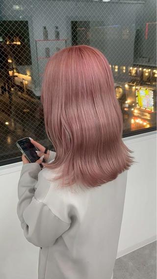 ロング シルバーグレージュ ハイトーン/あすまのヘアスタイル
