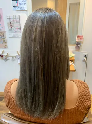 セミロング カラー 石川 奈緒子のヘアスタイル
