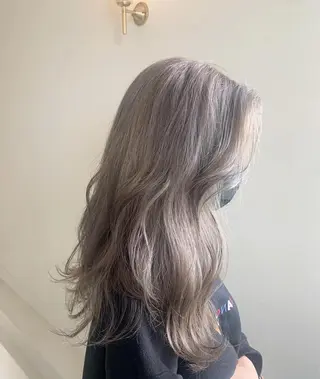 セミロング カラー 本間 結衣のヘアスタイル