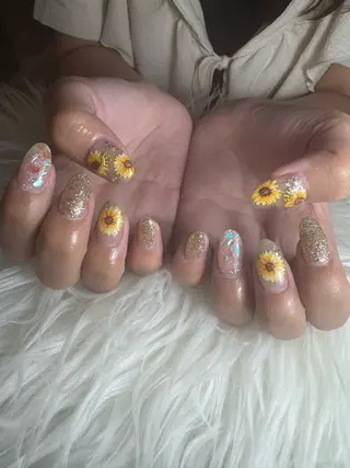 ネイル LAVISH 大和店 emi･:*+のネイルデザイン