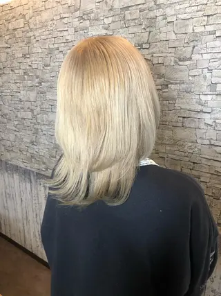 セミロング 🪄🫧ハイトーン/ 乙津茜🐰L'wisのヘアスタイル