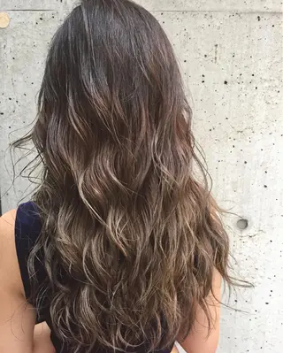 セミロング カラー パーマ ヘアアレンジ キッズ ネイル マツエク・マツパ レイヤーカット✂️ 艶髪/小田部慎也のヘアスタイル
