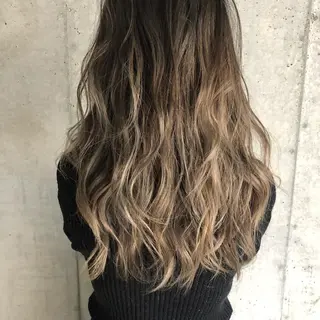 ロング カラー 東 みのりのヘアスタイル