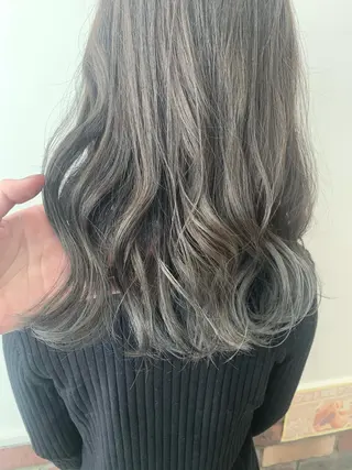 ロング 透明感カラー 🩶🩵🩷AIRIのヘアスタイル