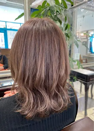 ミディアム カラー 福田 里央のヘアスタイル